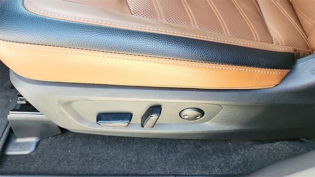 Photo of 2024 White Nissan Pathfinder