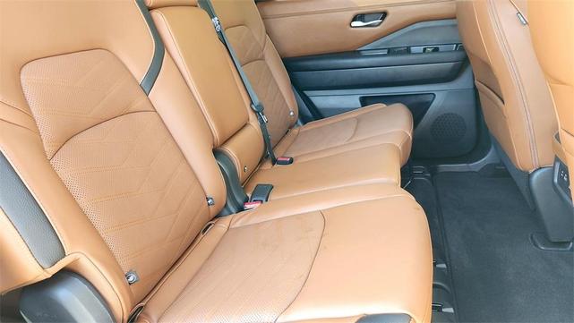 Photo of 2024 White Nissan Pathfinder