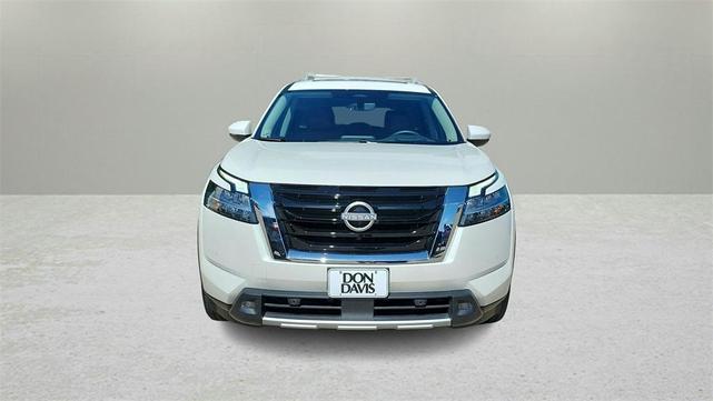 Photo of 2024 White Nissan Pathfinder