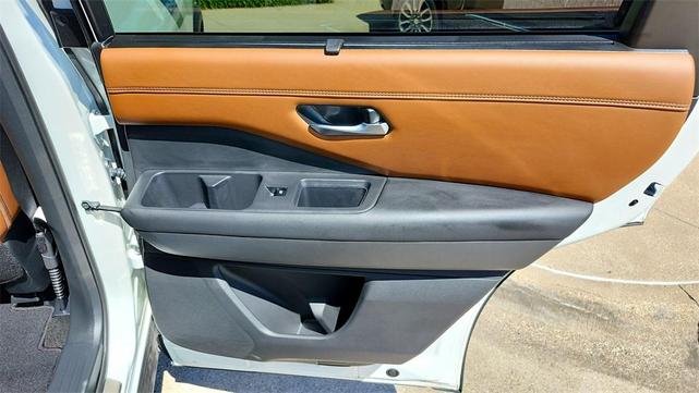 Photo of 2024 White Nissan Pathfinder