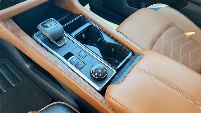 Photo of 2024 White Nissan Pathfinder