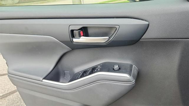 Photo of 2022 Black Toyota Highlander