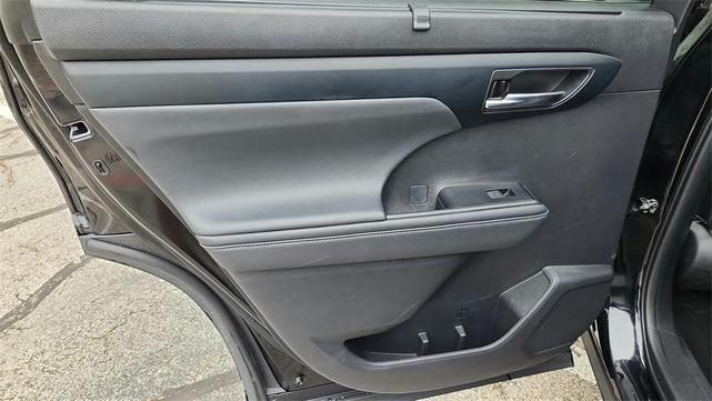 Photo of 2022 Black Toyota Highlander