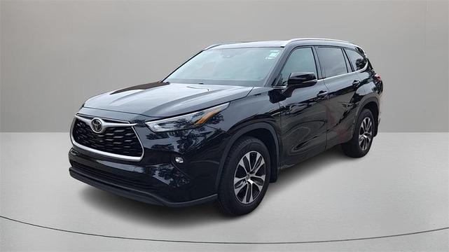 Photo of 2022 Black Toyota Highlander