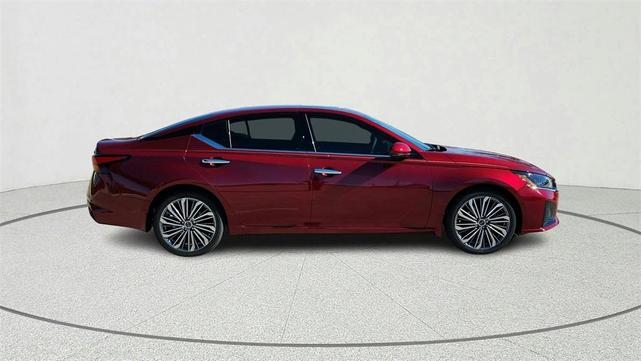 Photo of 2025 Scarlet Ember Nissan Altima