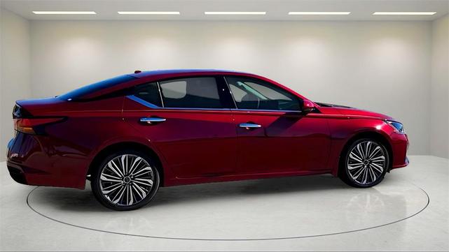Photo of 2025 Scarlet Ember Nissan Altima