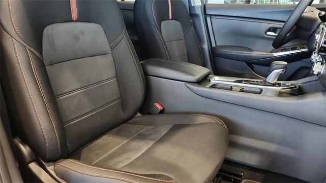 Photo of 2025 2t Gry Blk Roof Nissan Sentra