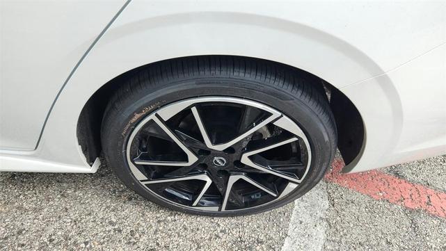 Photo of 2024 White Nissan Sentra