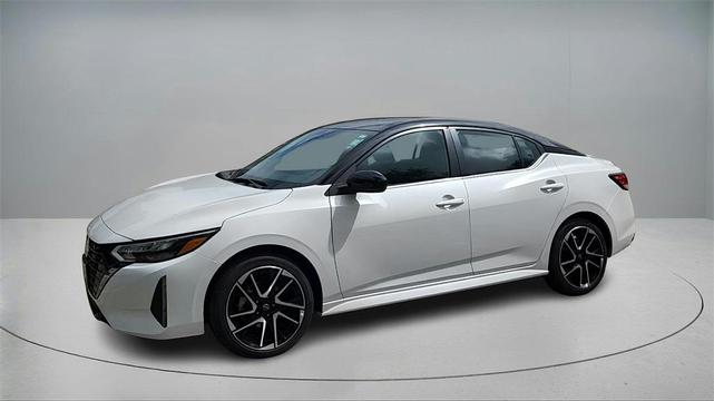 Photo of 2024 White Nissan Sentra