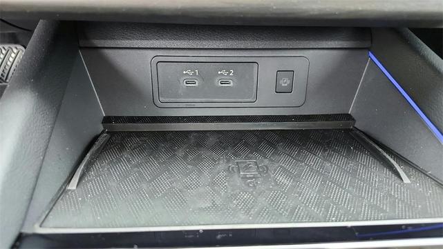 Photo of 2025 White / Black Nissan Murano