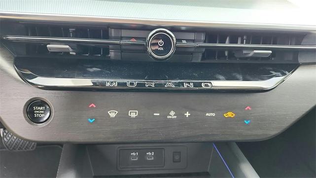 Photo of 2025 White / Black Nissan Murano