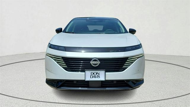Photo of 2025 White / Black Nissan Murano