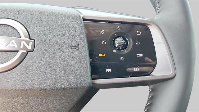 Photo of 2025 White / Black Nissan Murano