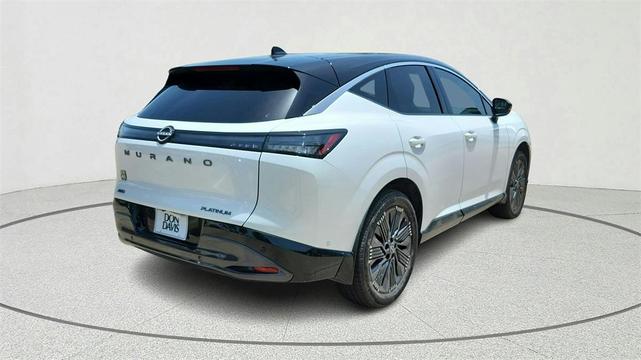 Photo of 2025 White / Black Nissan Murano