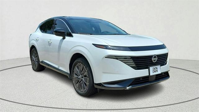 Photo of 2025 White / Black Nissan Murano