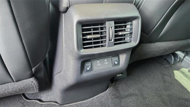Photo of 2025 White / Black Nissan Murano