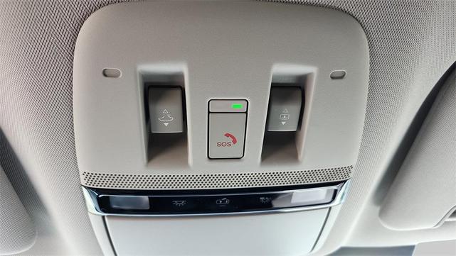 Photo of 2025 White / Black Nissan Murano
