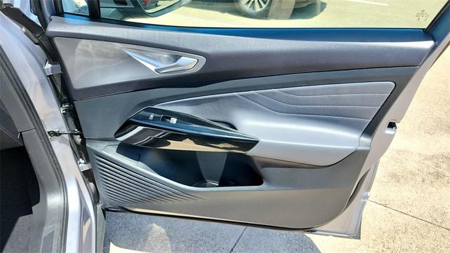 Photo of 2023 Silver Mist Volkswagen ID.4