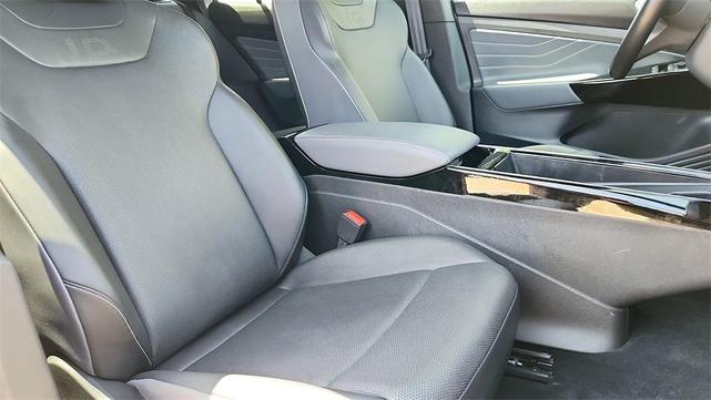 Photo of 2023 Silver Mist Volkswagen ID.4