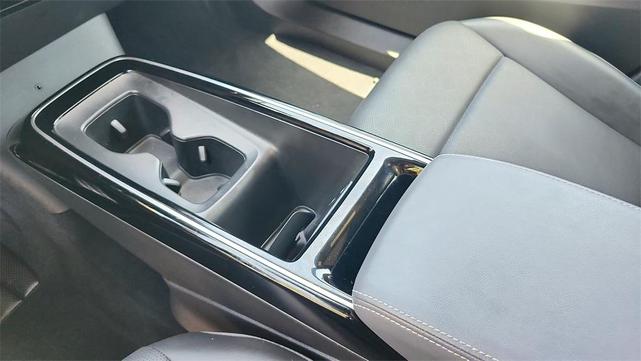 Photo of 2023 Silver Mist Volkswagen ID.4