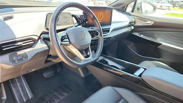 Photo of 2023 Silver Mist Volkswagen ID.4