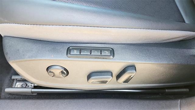 Photo of 2023 Silver Mist Volkswagen ID.4