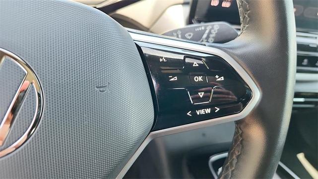 Photo of 2023 Silver Mist Volkswagen ID.4