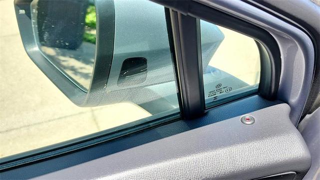 Photo of 2023 Silver Mist Volkswagen ID.4
