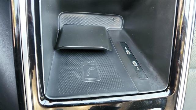 Photo of 2023 Silver Mist Volkswagen ID.4
