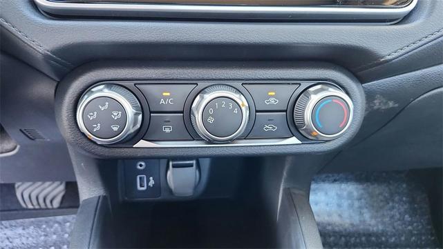 Photo of 2025 Brilliant Silver Metallic Nissan Versa