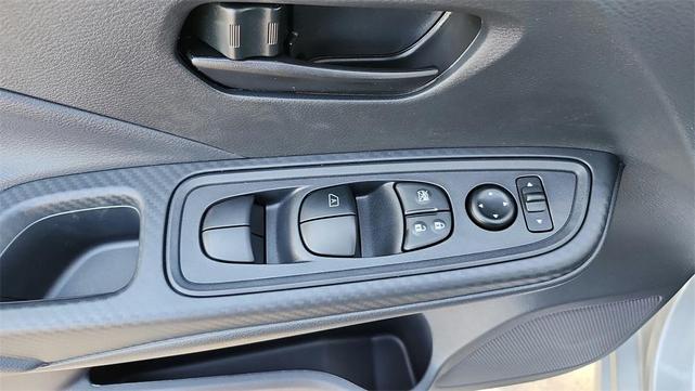 Photo of 2025 Brilliant Silver Metallic Nissan Versa