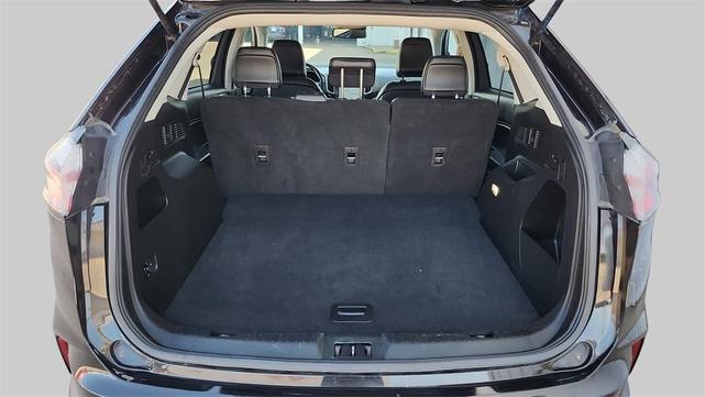 Photo of 2023 Black Metallic Ford Edge