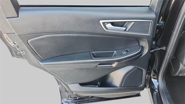 Photo of 2023 Black Metallic Ford Edge