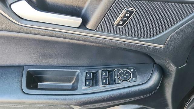 Photo of 2023 Black Metallic Ford Edge