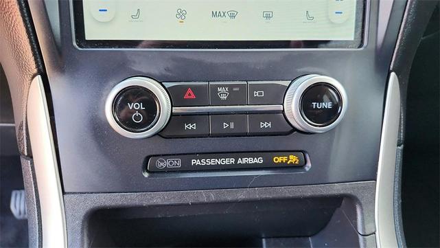 Photo of 2023 Black Metallic Ford Edge