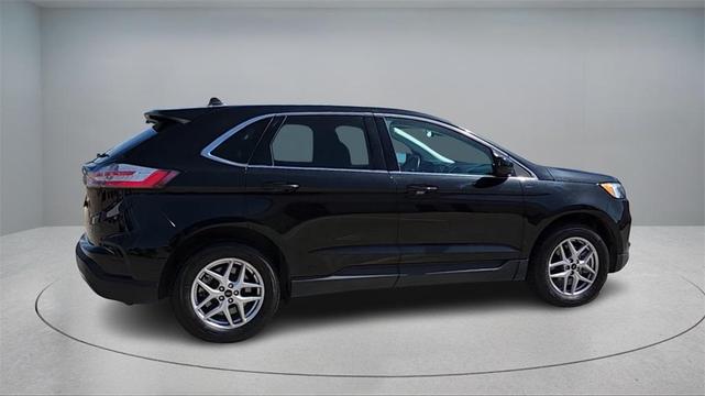 Photo of 2023 Black Metallic Ford Edge