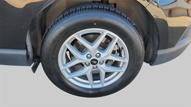 Photo of 2023 Black Metallic Ford Edge