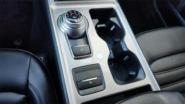 Photo of 2023 Black Metallic Ford Edge