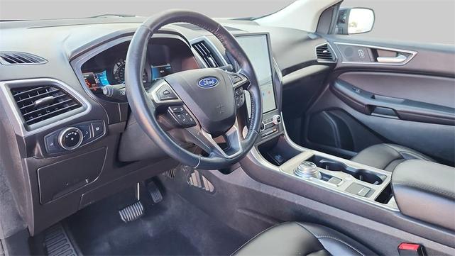 Photo of 2023 Black Metallic Ford Edge