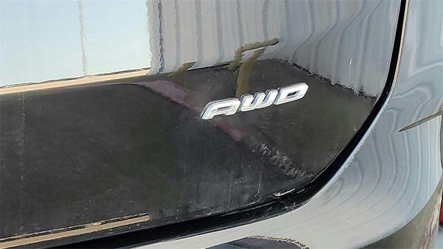Photo of 2023 Black Metallic Ford Edge