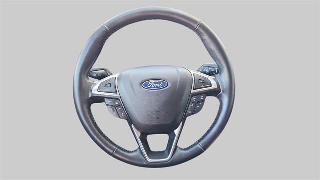 Photo of 2023 Black Metallic Ford Edge