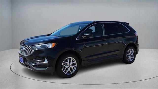 Photo of 2023 Black Metallic Ford Edge