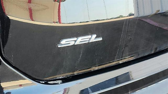 Photo of 2023 Black Metallic Ford Edge