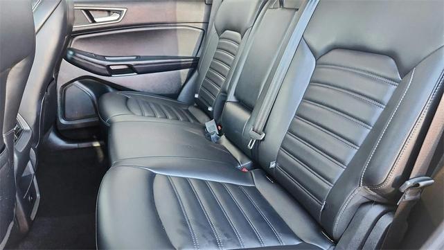 Photo of 2023 Black Metallic Ford Edge