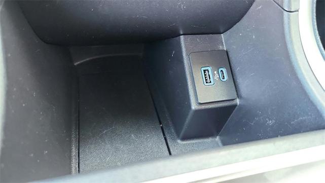 Photo of 2023 Black Metallic Ford Edge