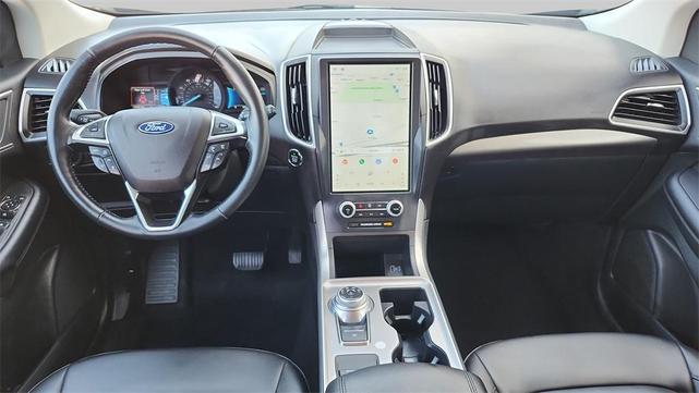 Photo of 2023 Black Metallic Ford Edge