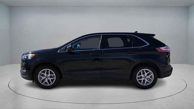 Photo of 2023 Black Metallic Ford Edge