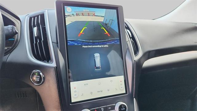 Photo of 2023 Black Metallic Ford Edge