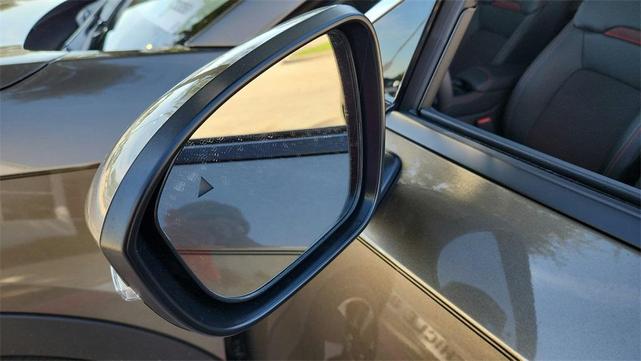 Photo of 2025 Canyon Bronze M Nissan Kicks