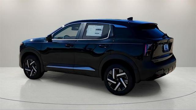 Photo of 2025 Super Black Nissan Kicks